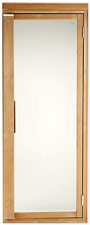 Эксклюзивная дверь для сауны из тонированного закаленного стекла в крепкой раме из ольха. Длинная ручка интегрирована в деревянную раму с обеих сторон по всей высоте двери. Размер рамы – 1900 x 710 x 68 мм, ширина открывания – 1738 x 598 мм.
